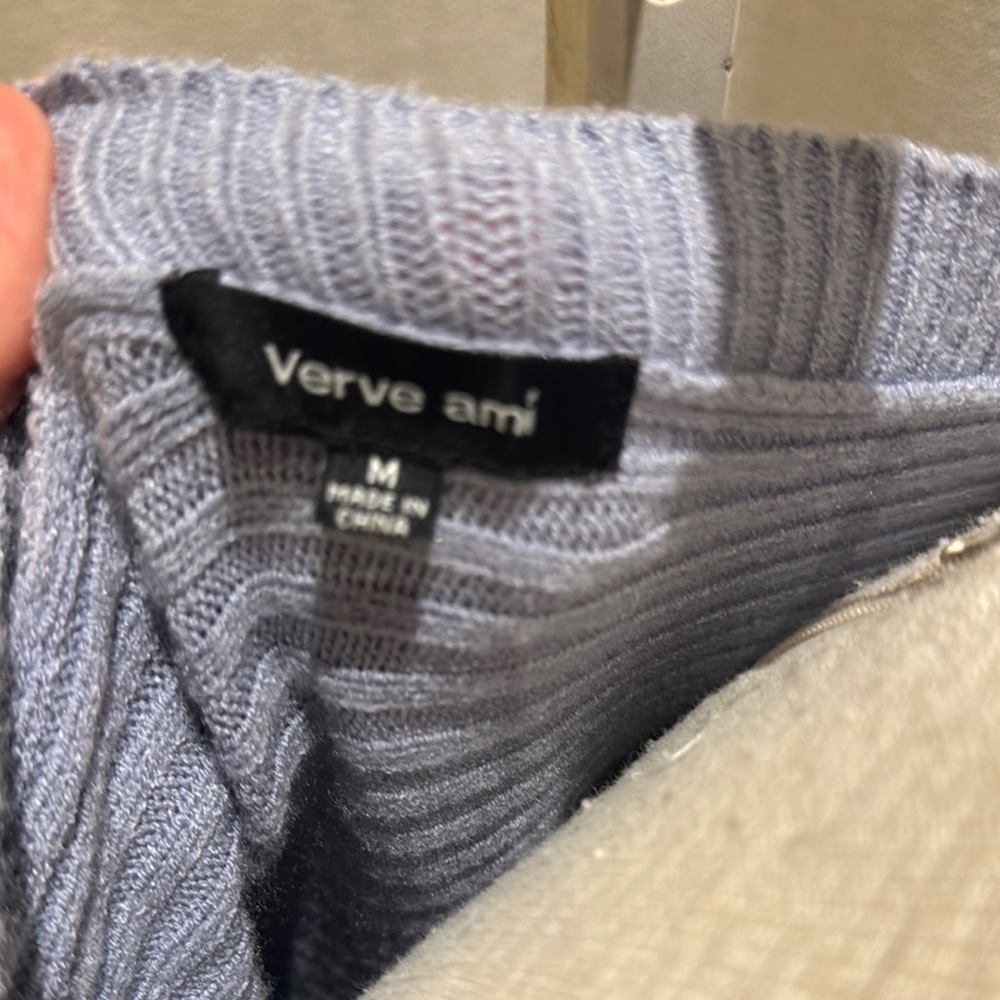 Sweater - Picture 4 of 4